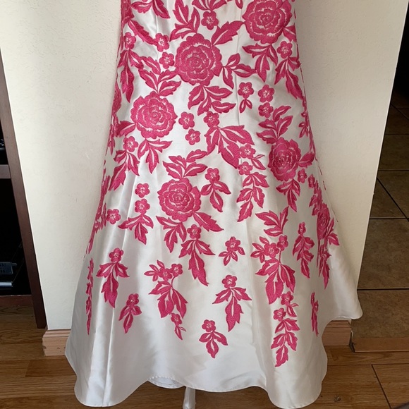 NWT Ellie Wide White with Pink Flowers - Picture 3 of 12